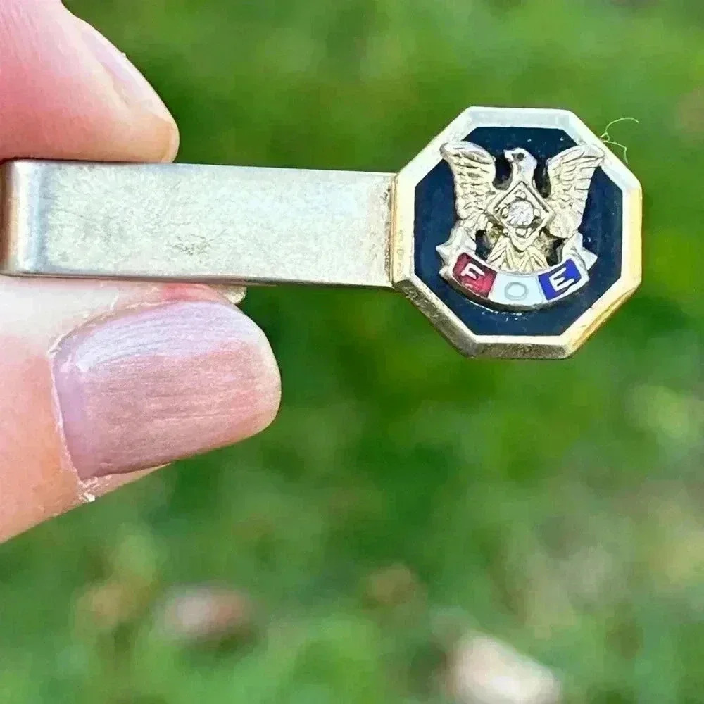 🔥$2 FOE American Military brass vintage tie clip 🪖🎖️